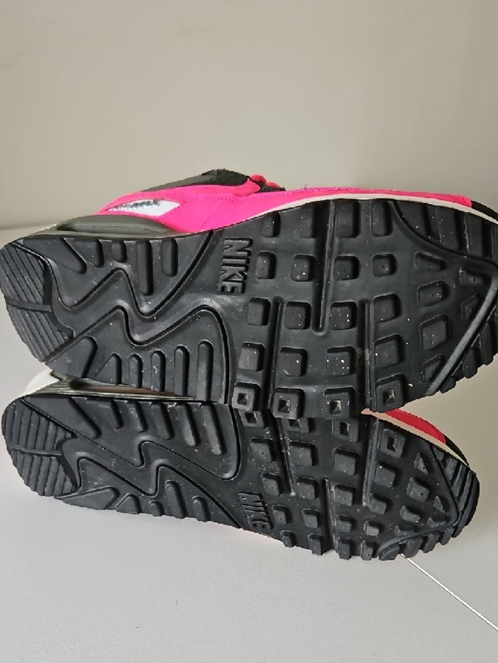 Nike Women’s Black & Hot Pink Running Sneakers - Picture 4 of 7